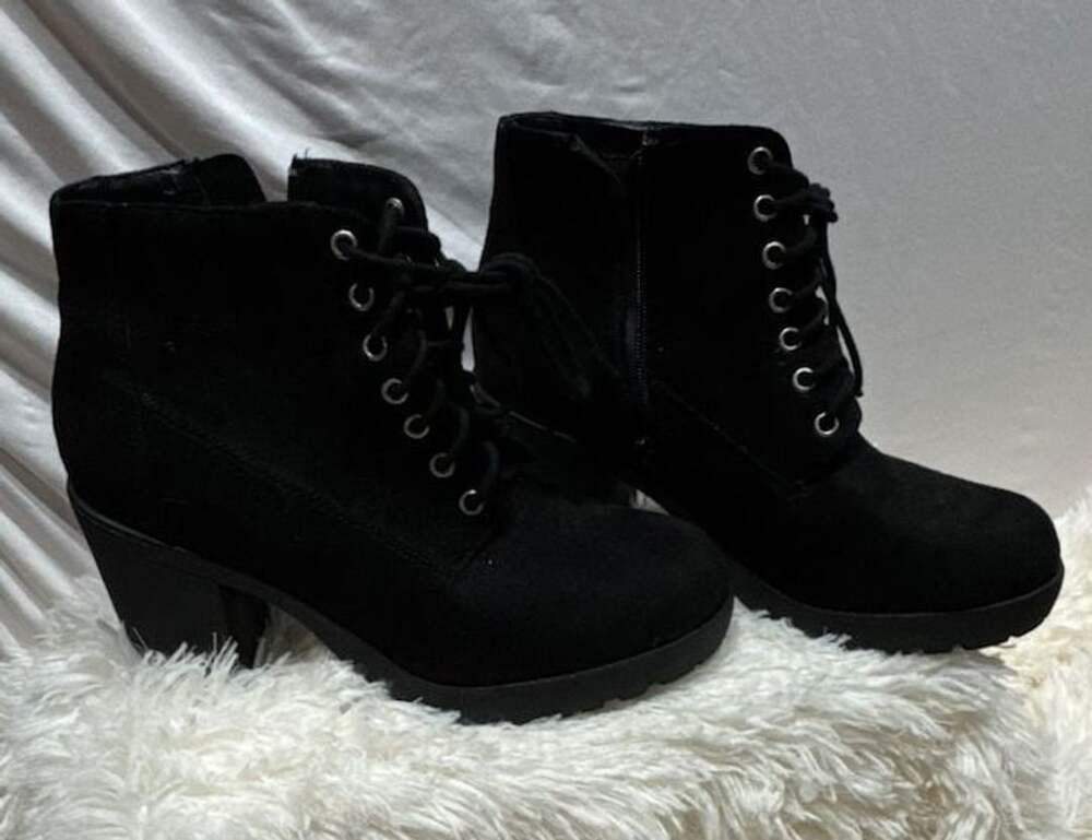 BTW Second Lug Sole Chunky Heel Booties Size 10 Black